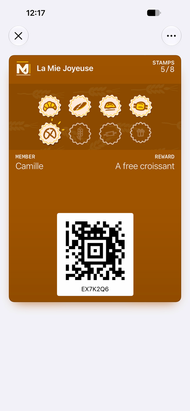Sample loyalty card from La Mie Joyeuse in Apple Wallet: 5 of 8 stamps, reward: A free croissant.
